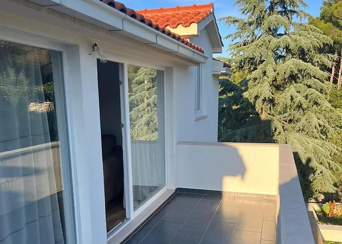 View Διαμέρισμα *